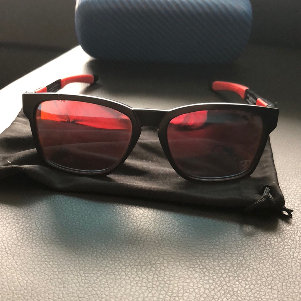 Men’s Oakley Ferrari sunglasses